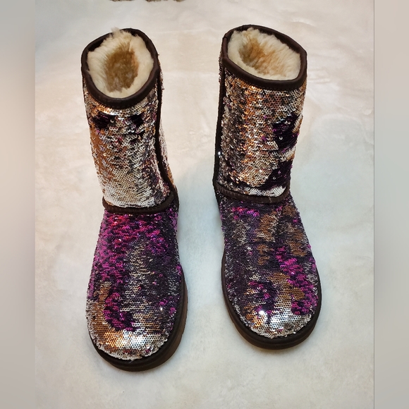 Ugg Classic Short 2-Tone Reversible Sequin Purple Silver Boot Size 7 - Picture 3 of 13